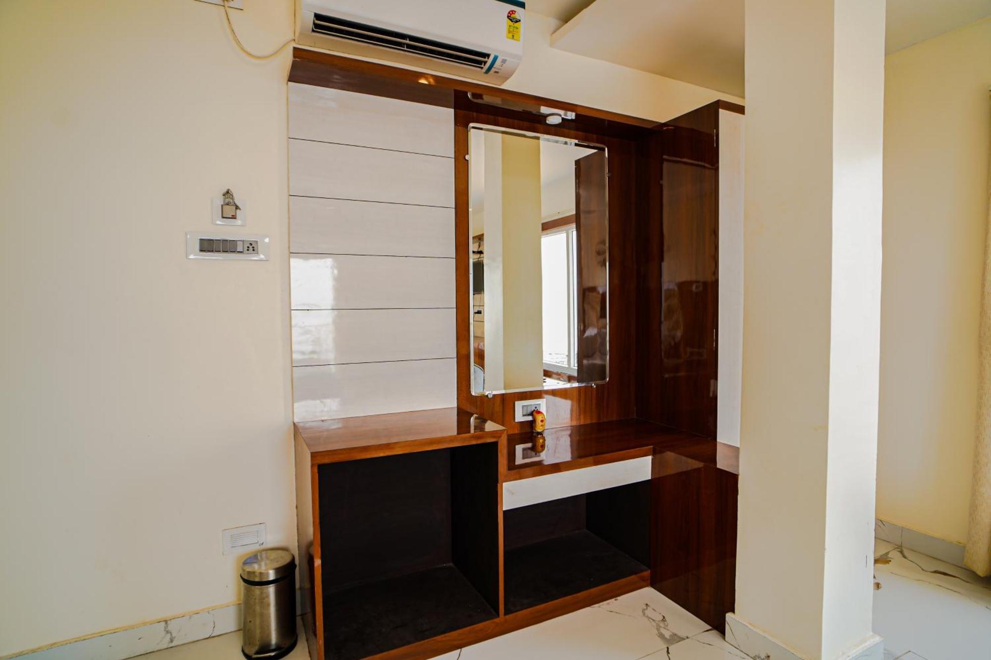 Prasant On Beach Resort !! Lift - Wifi -Restaurant-Parking Facilities-Newly Decorated Room !! Mandarmani Esterno foto