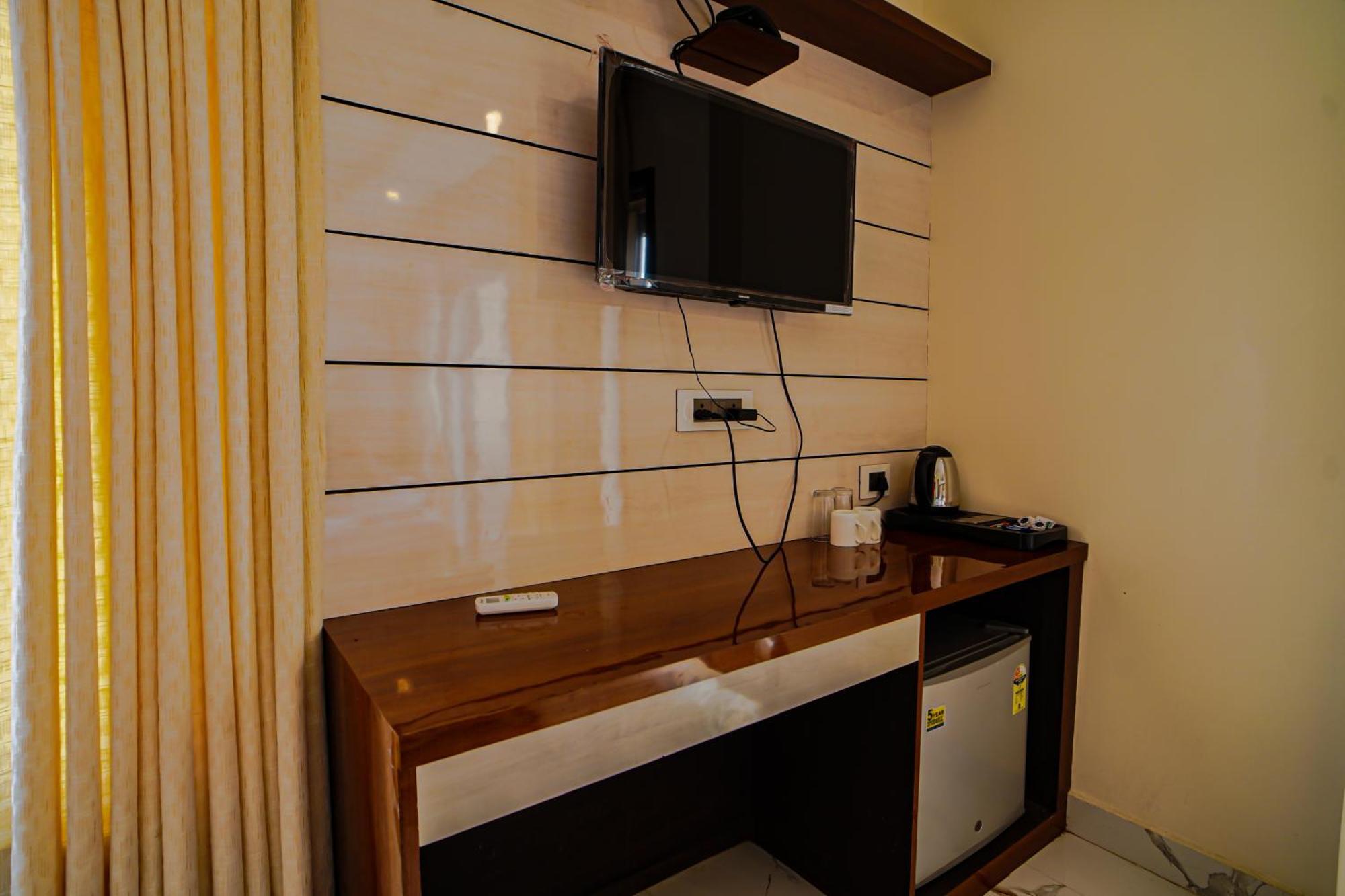 Prasant On Beach Resort !! Lift - Wifi -Restaurant-Parking Facilities-Newly Decorated Room !! Mandarmani Esterno foto