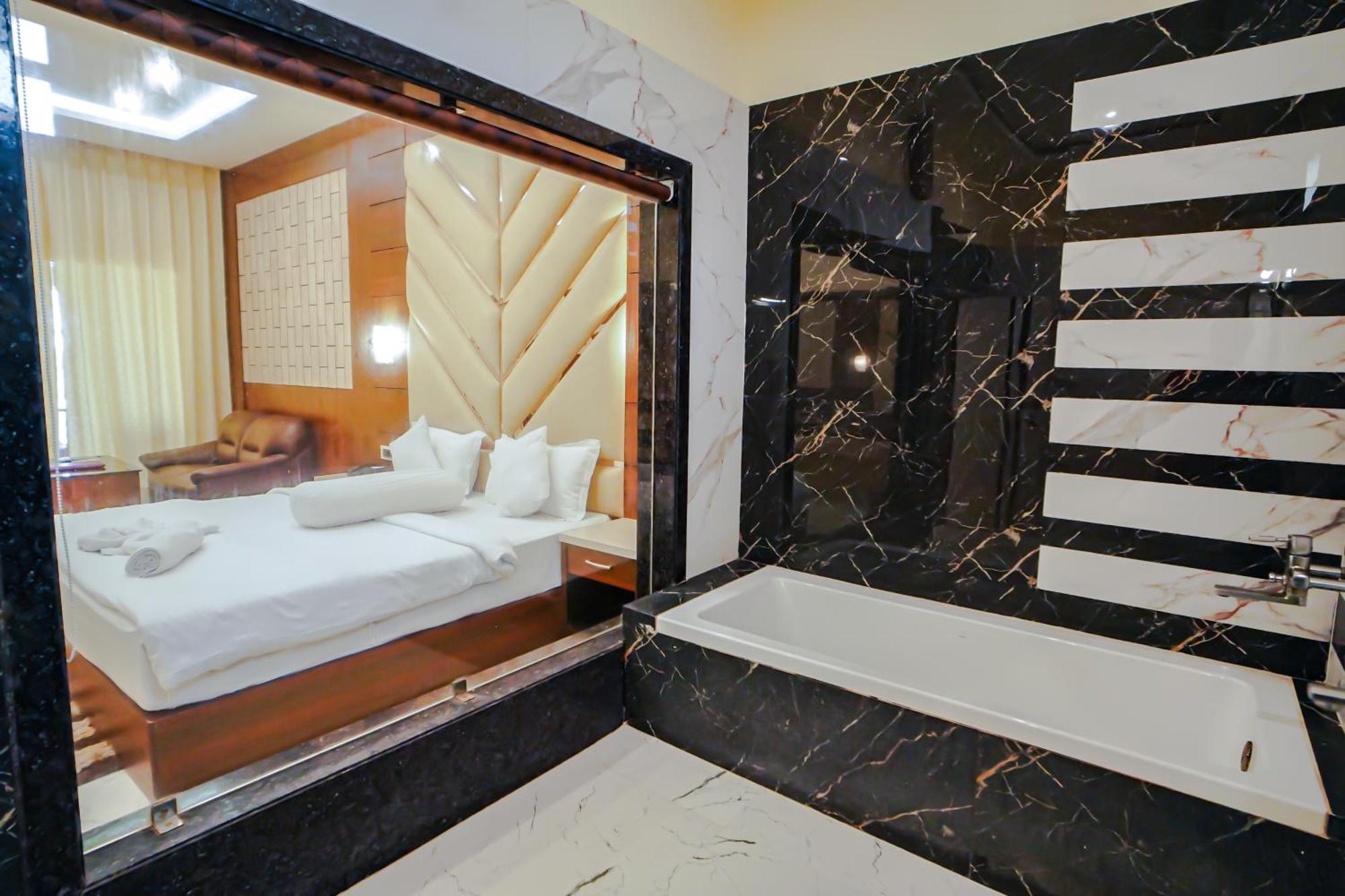 Prasant On Beach Resort !! Lift - Wifi -Restaurant-Parking Facilities-Newly Decorated Room !! Mandarmani Esterno foto