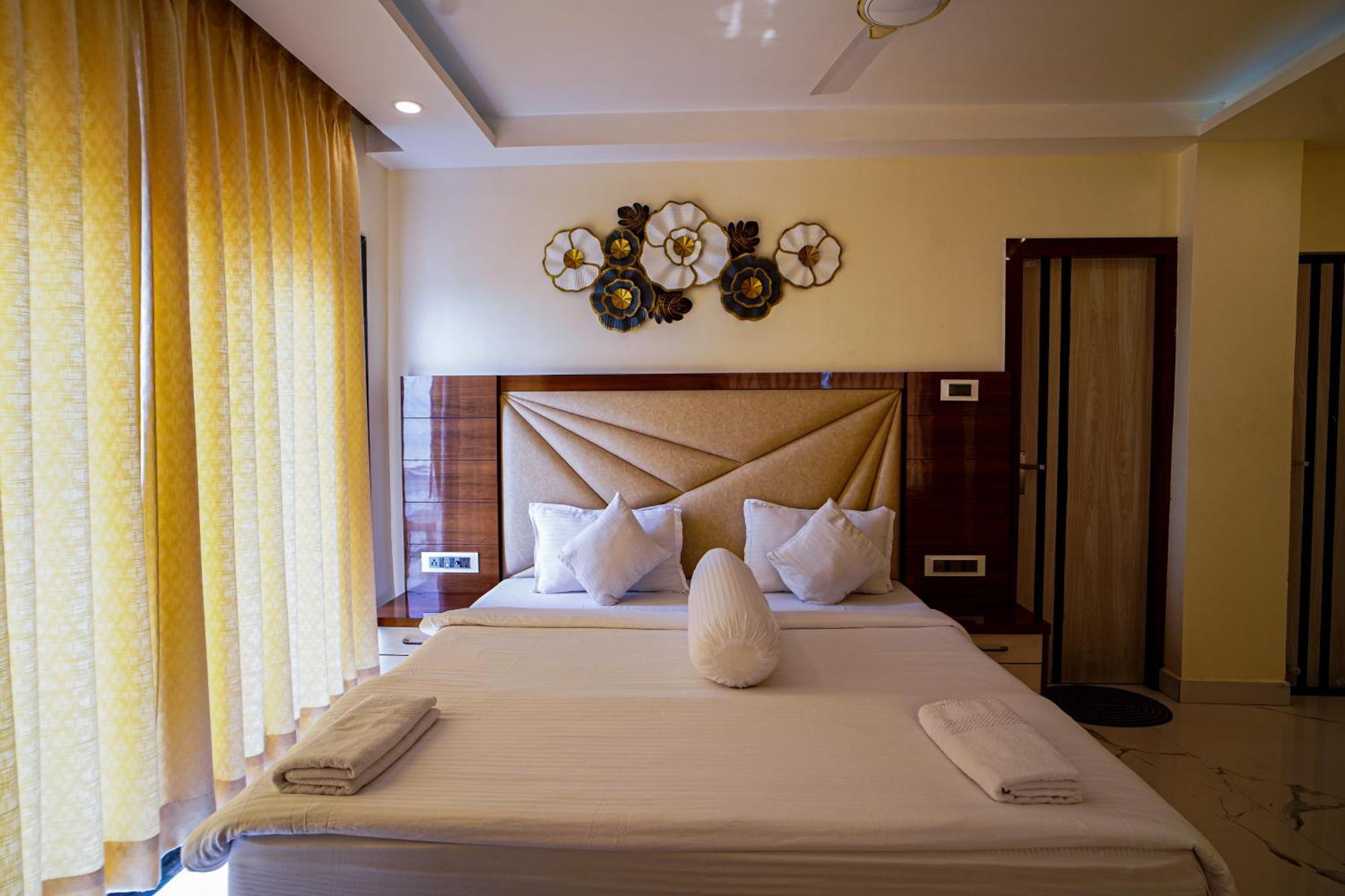 Prasant On Beach Resort !! Lift - Wifi -Restaurant-Parking Facilities-Newly Decorated Room !! Mandarmani Esterno foto