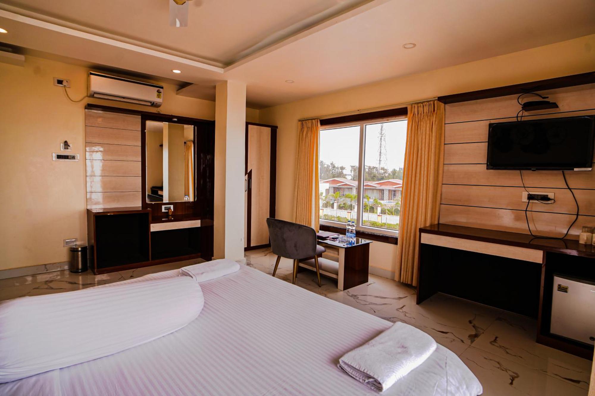 Prasant On Beach Resort !! Lift - Wifi -Restaurant-Parking Facilities-Newly Decorated Room !! Mandarmani Esterno foto