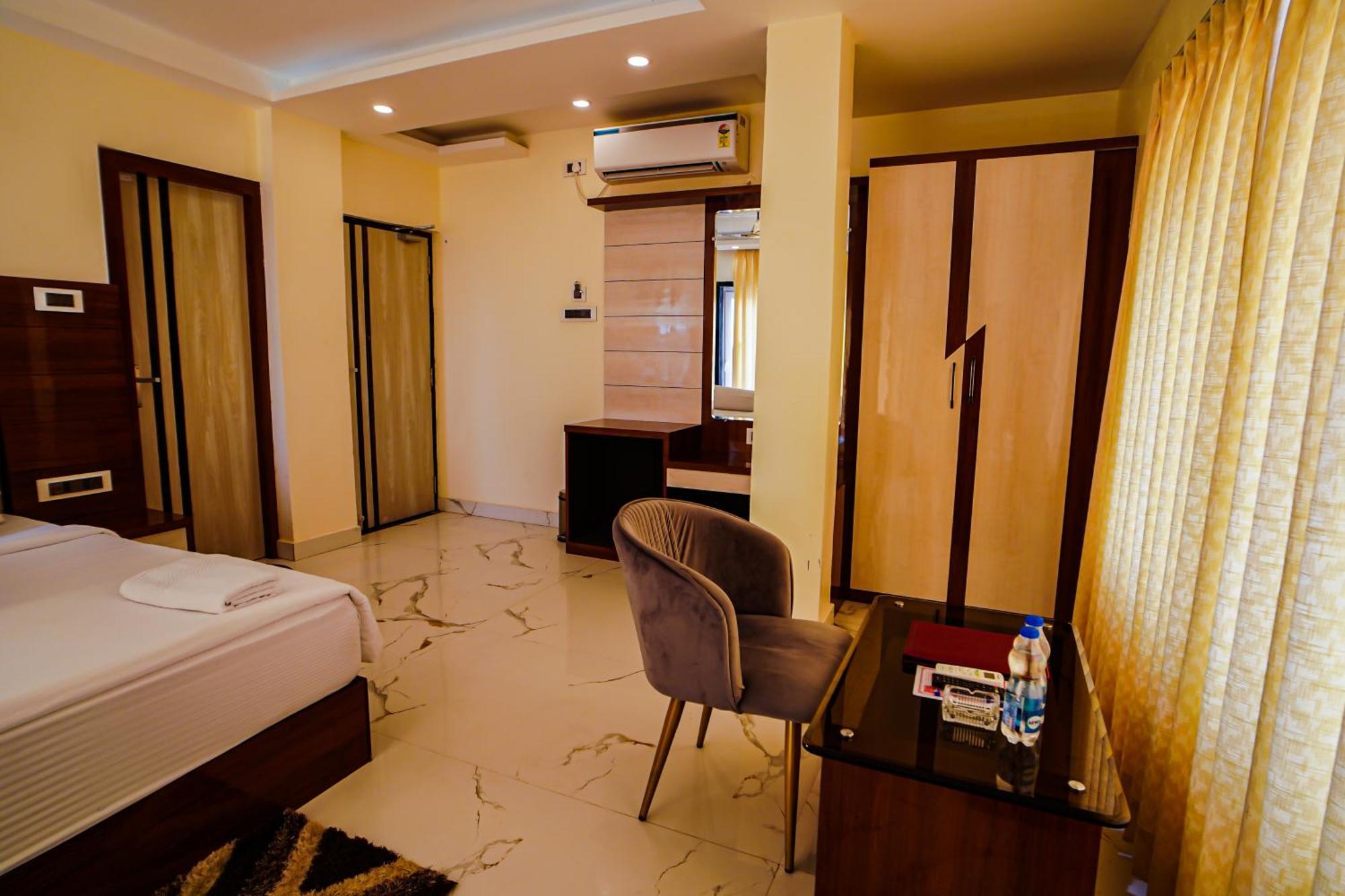 Prasant On Beach Resort !! Lift - Wifi -Restaurant-Parking Facilities-Newly Decorated Room !! Mandarmani Esterno foto