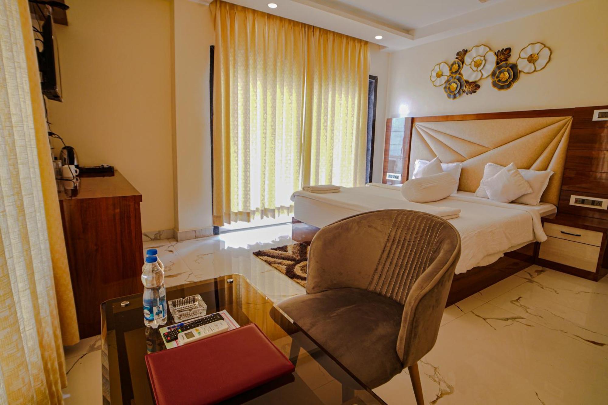 Prasant On Beach Resort !! Lift - Wifi -Restaurant-Parking Facilities-Newly Decorated Room !! Mandarmani Esterno foto