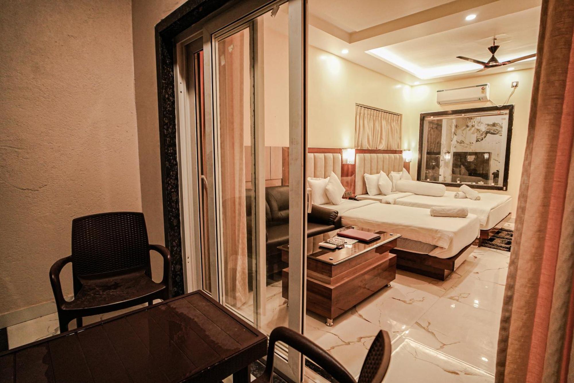 Prasant On Beach Resort !! Lift - Wifi -Restaurant-Parking Facilities-Newly Decorated Room !! Mandarmani Esterno foto