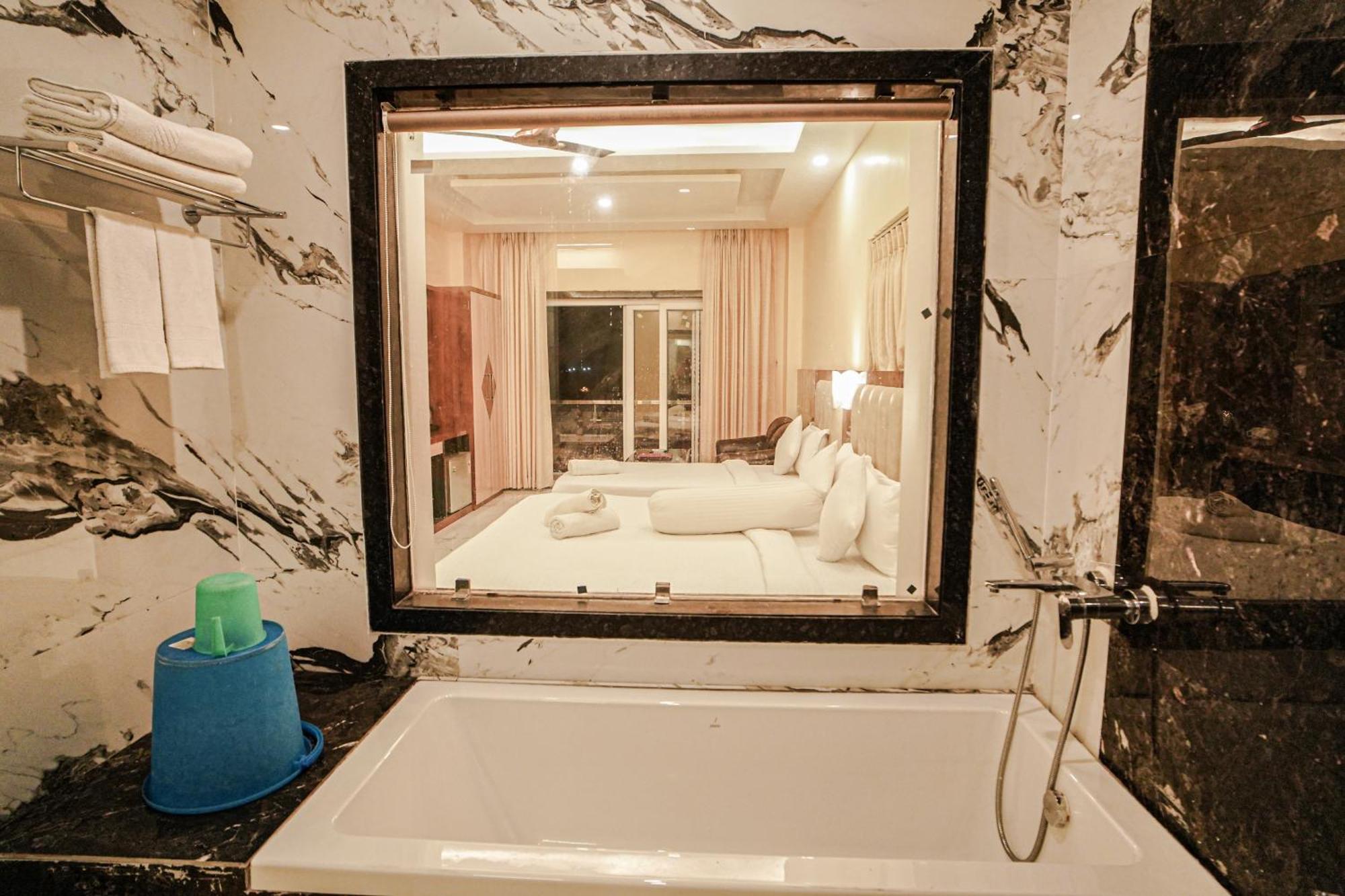 Prasant On Beach Resort !! Lift - Wifi -Restaurant-Parking Facilities-Newly Decorated Room !! Mandarmani Esterno foto