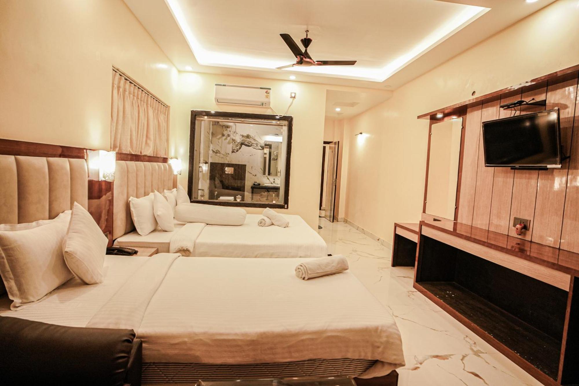 Prasant On Beach Resort !! Lift - Wifi -Restaurant-Parking Facilities-Newly Decorated Room !! Mandarmani Esterno foto