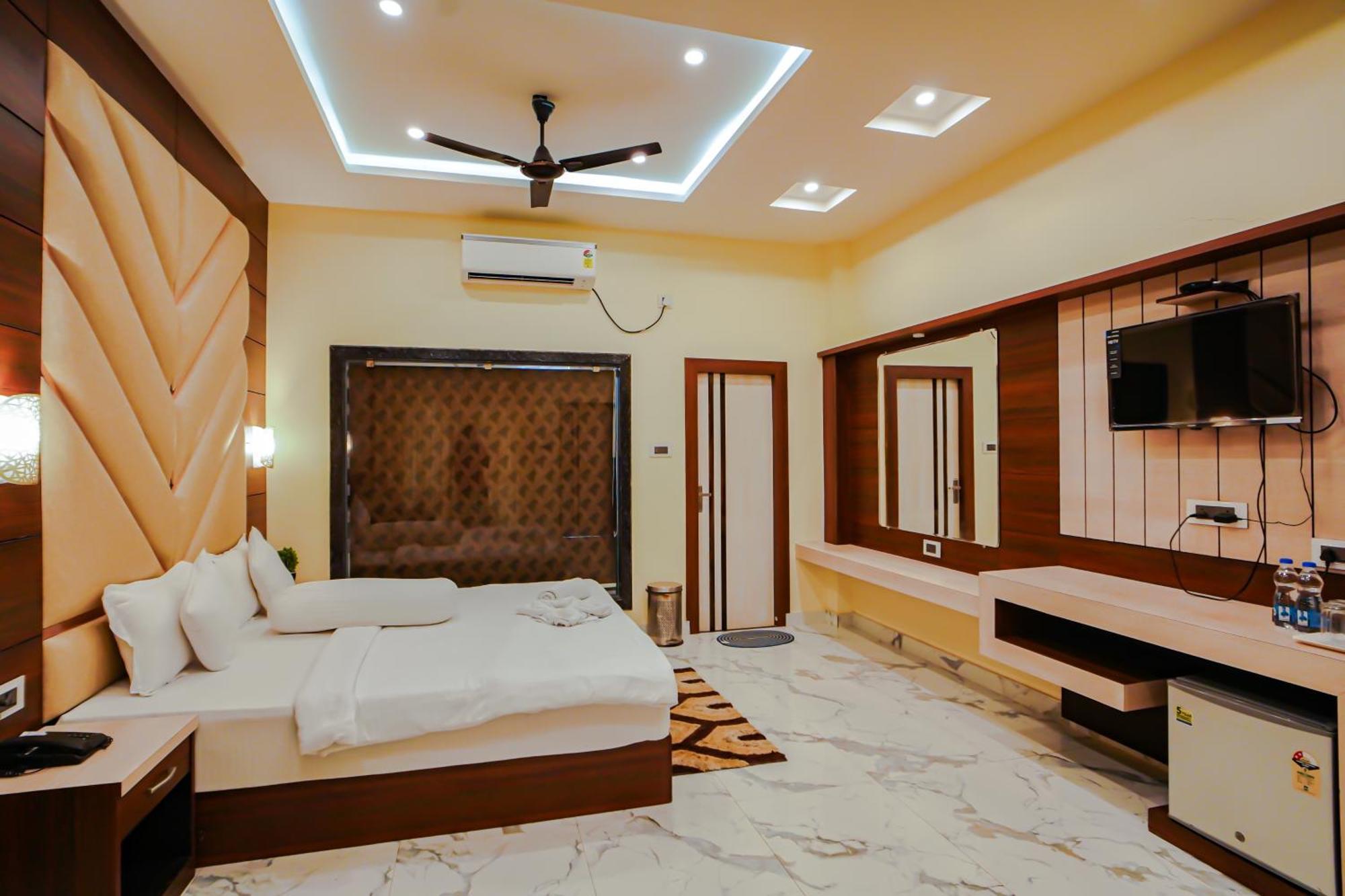 Prasant On Beach Resort !! Lift - Wifi -Restaurant-Parking Facilities-Newly Decorated Room !! Mandarmani Esterno foto