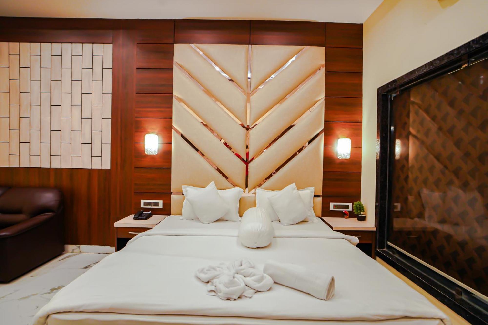Prasant On Beach Resort !! Lift - Wifi -Restaurant-Parking Facilities-Newly Decorated Room !! Mandarmani Esterno foto
