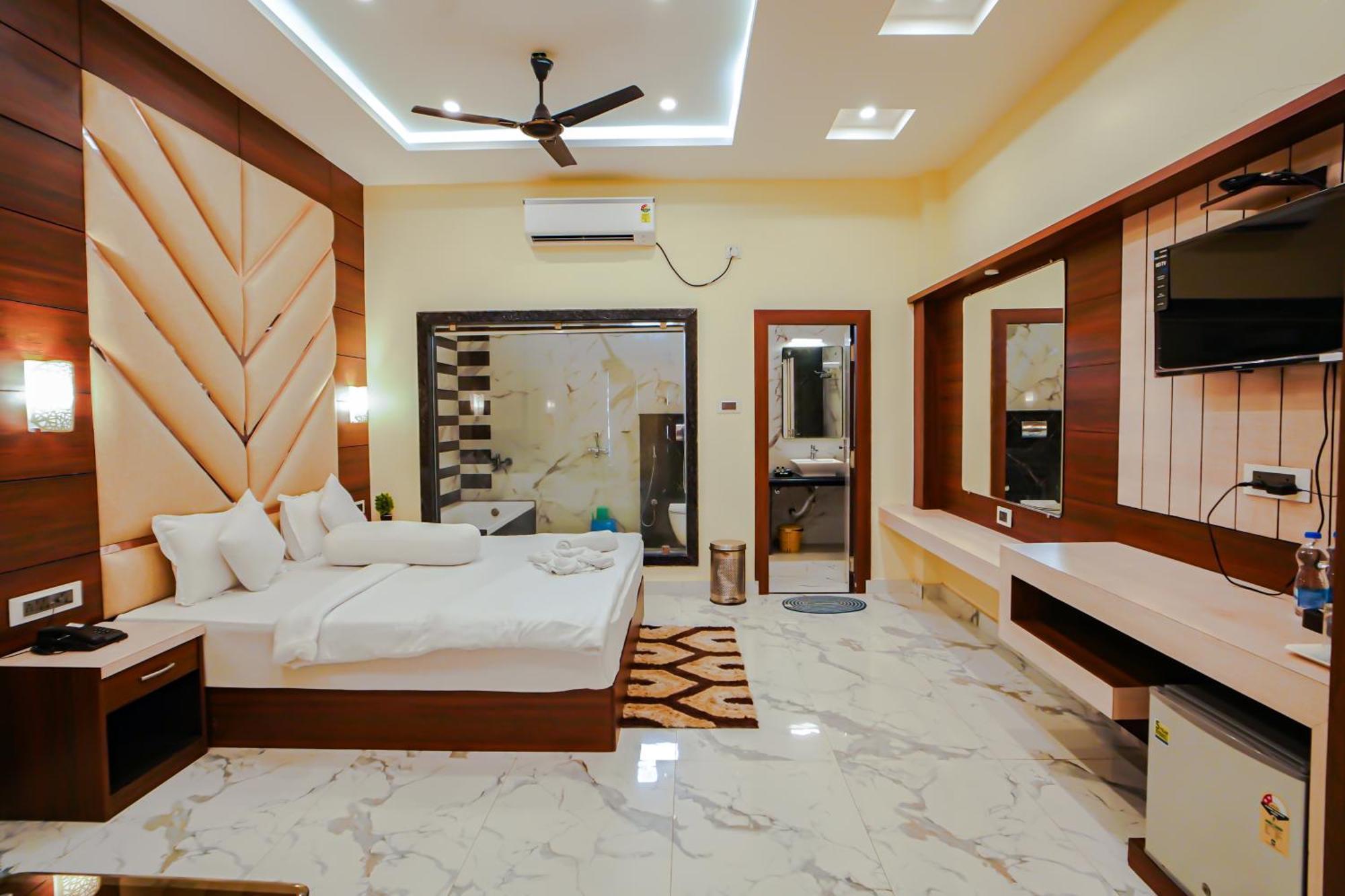 Prasant On Beach Resort !! Lift - Wifi -Restaurant-Parking Facilities-Newly Decorated Room !! Mandarmani Esterno foto