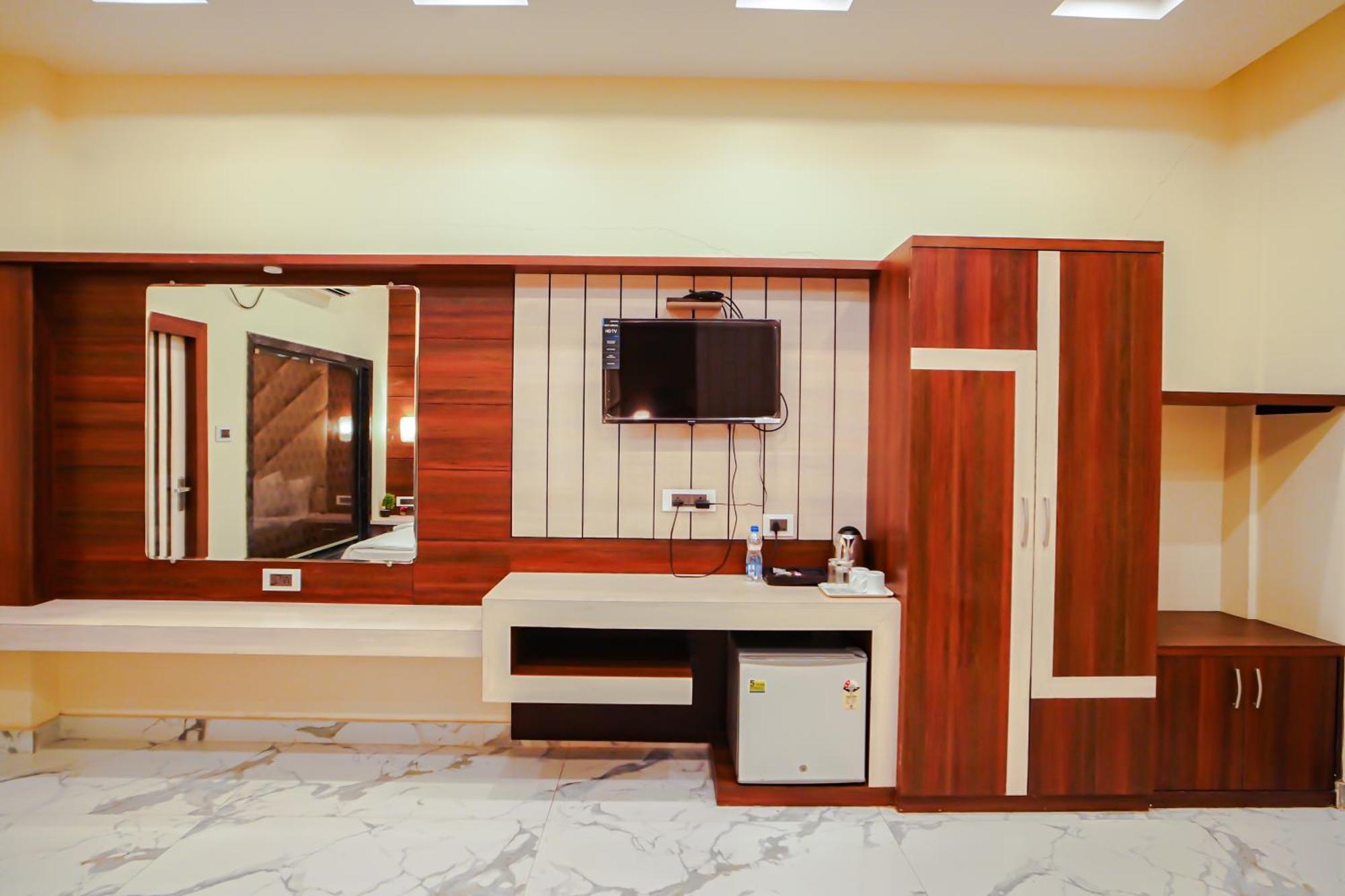 Prasant On Beach Resort !! Lift - Wifi -Restaurant-Parking Facilities-Newly Decorated Room !! Mandarmani Esterno foto