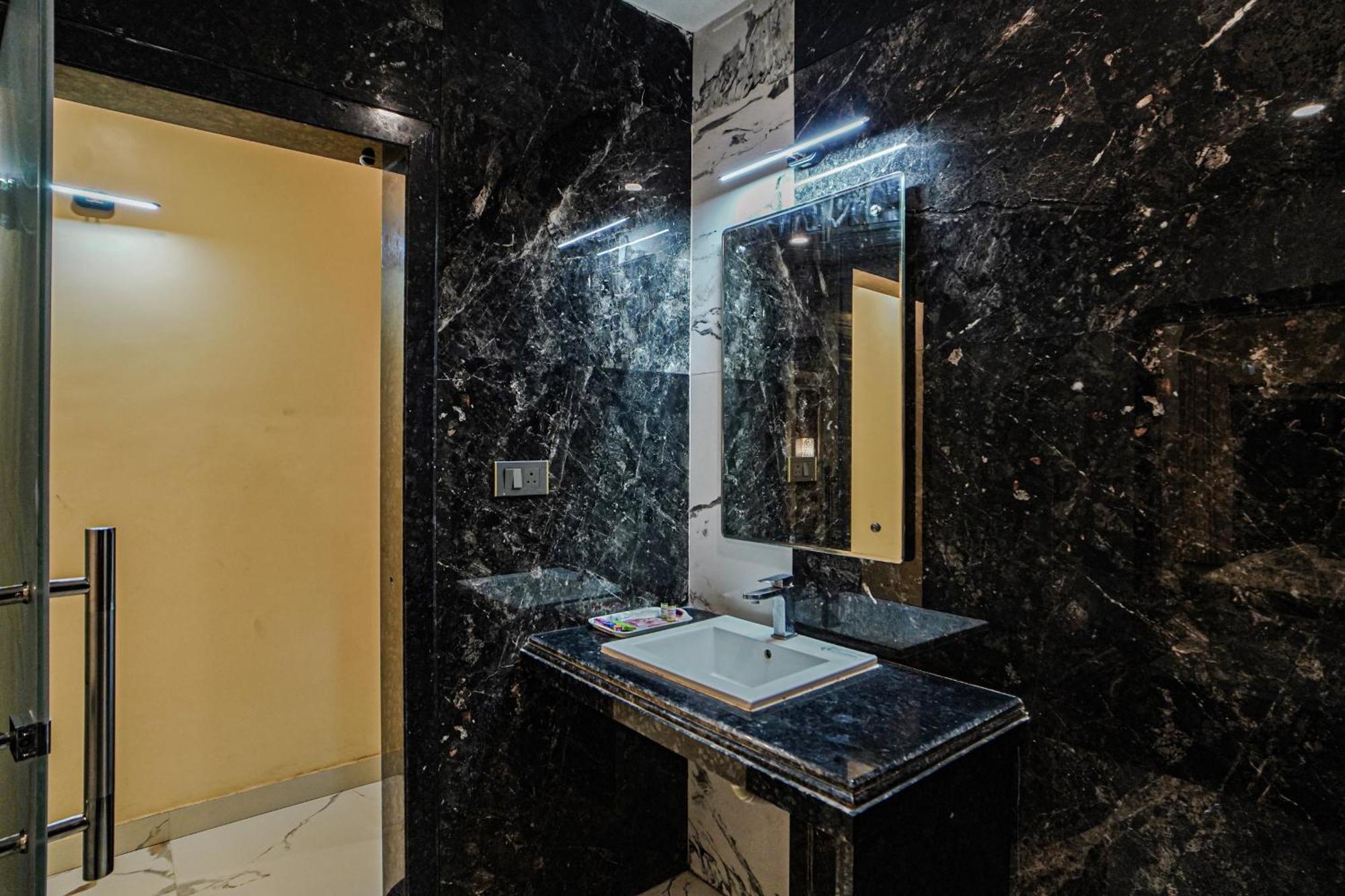 Prasant On Beach Resort !! Lift - Wifi -Restaurant-Parking Facilities-Newly Decorated Room !! Mandarmani Esterno foto