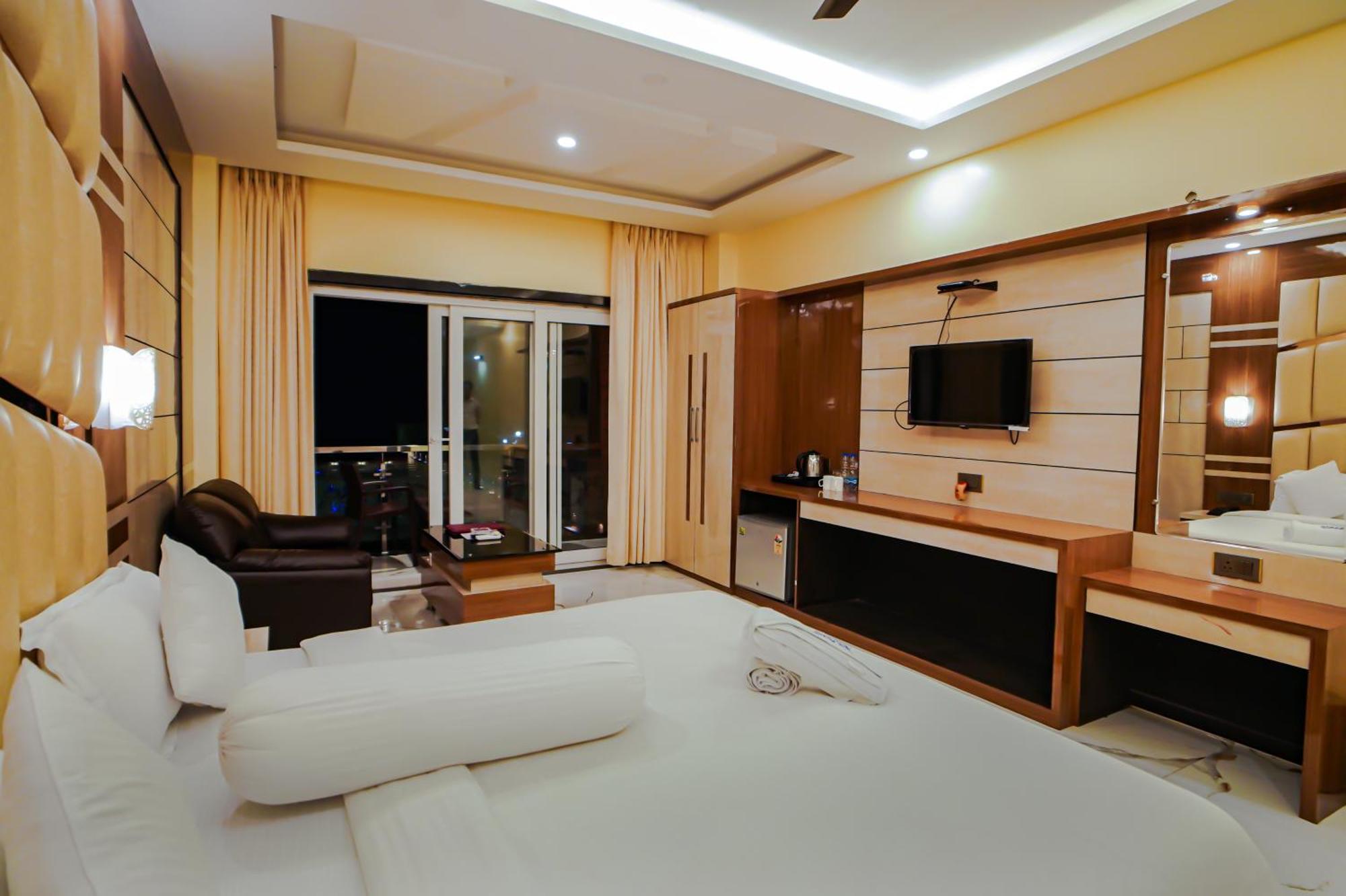 Prasant On Beach Resort !! Lift - Wifi -Restaurant-Parking Facilities-Newly Decorated Room !! Mandarmani Esterno foto