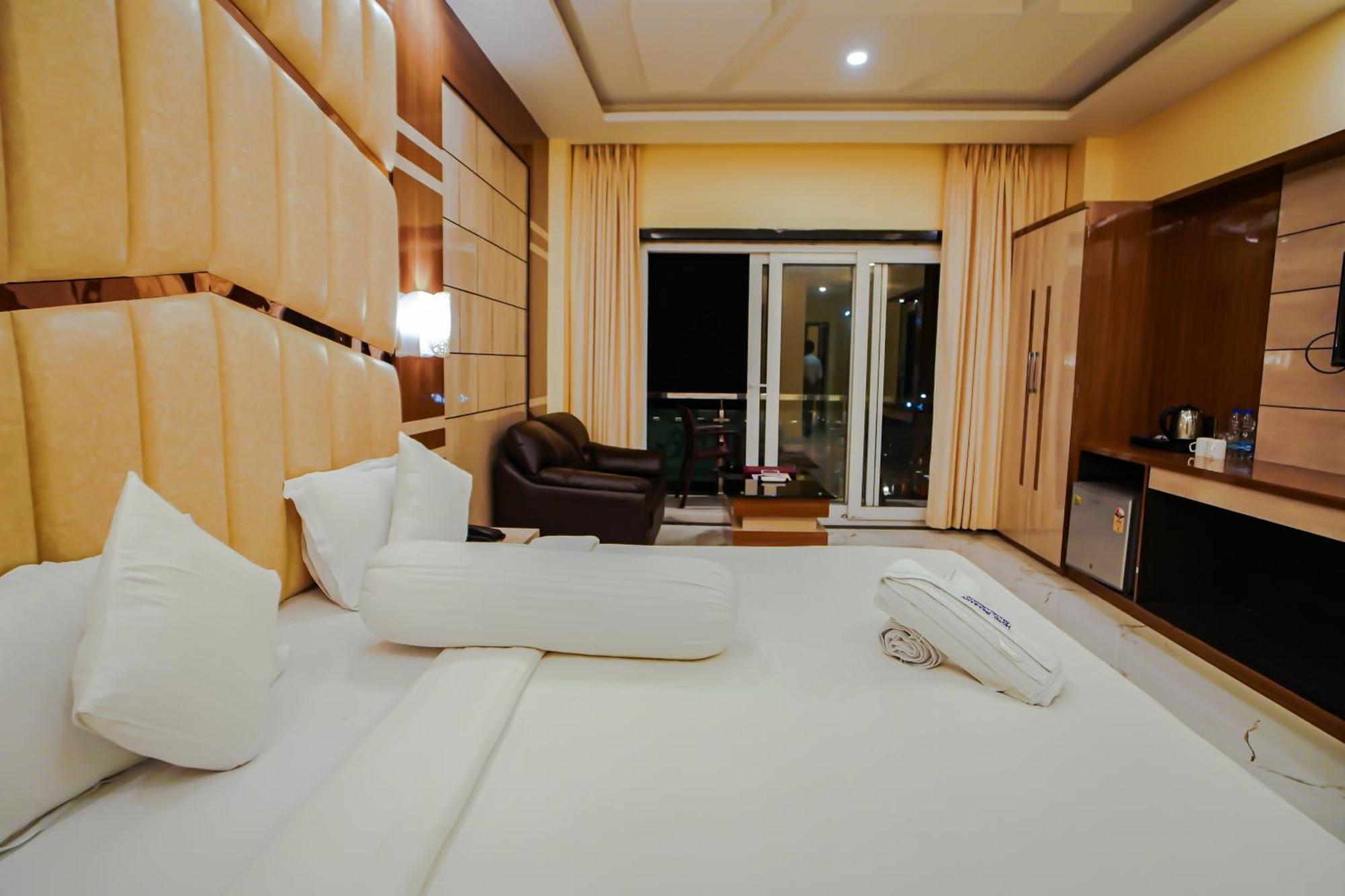 Prasant On Beach Resort !! Lift - Wifi -Restaurant-Parking Facilities-Newly Decorated Room !! Mandarmani Esterno foto
