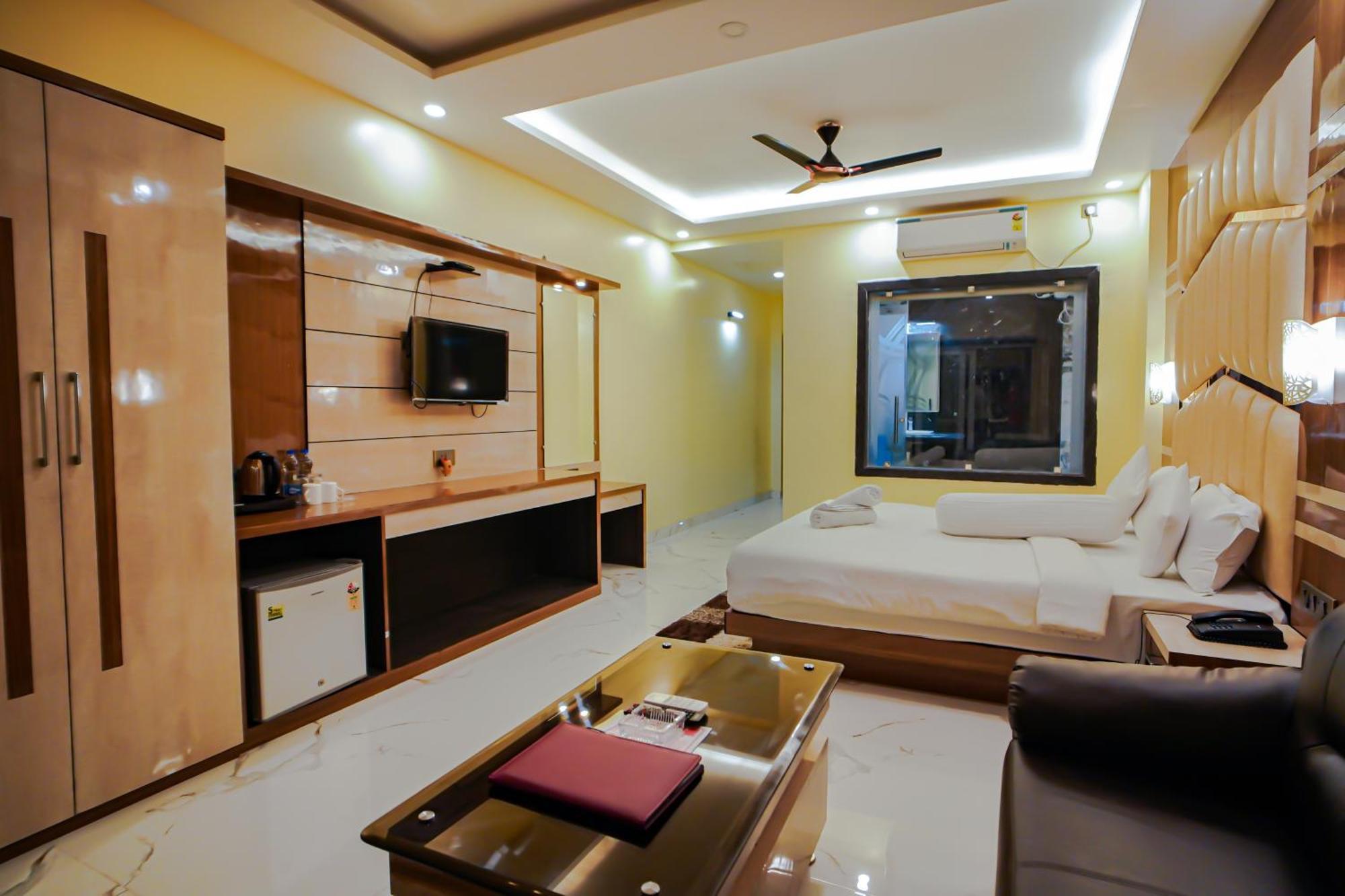 Prasant On Beach Resort !! Lift - Wifi -Restaurant-Parking Facilities-Newly Decorated Room !! Mandarmani Esterno foto