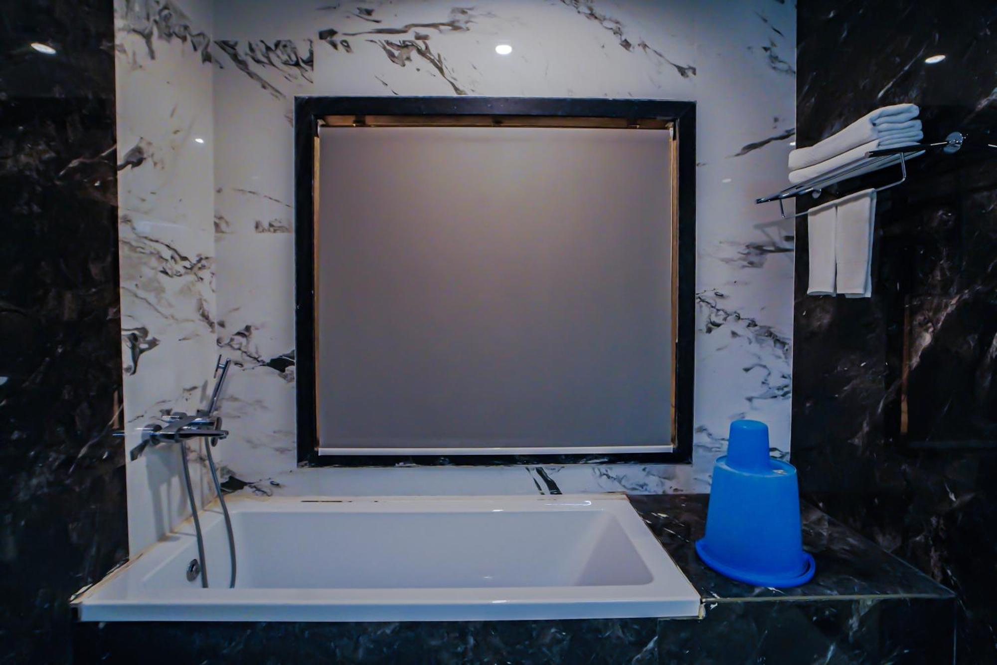 Prasant On Beach Resort !! Lift - Wifi -Restaurant-Parking Facilities-Newly Decorated Room !! Mandarmani Esterno foto