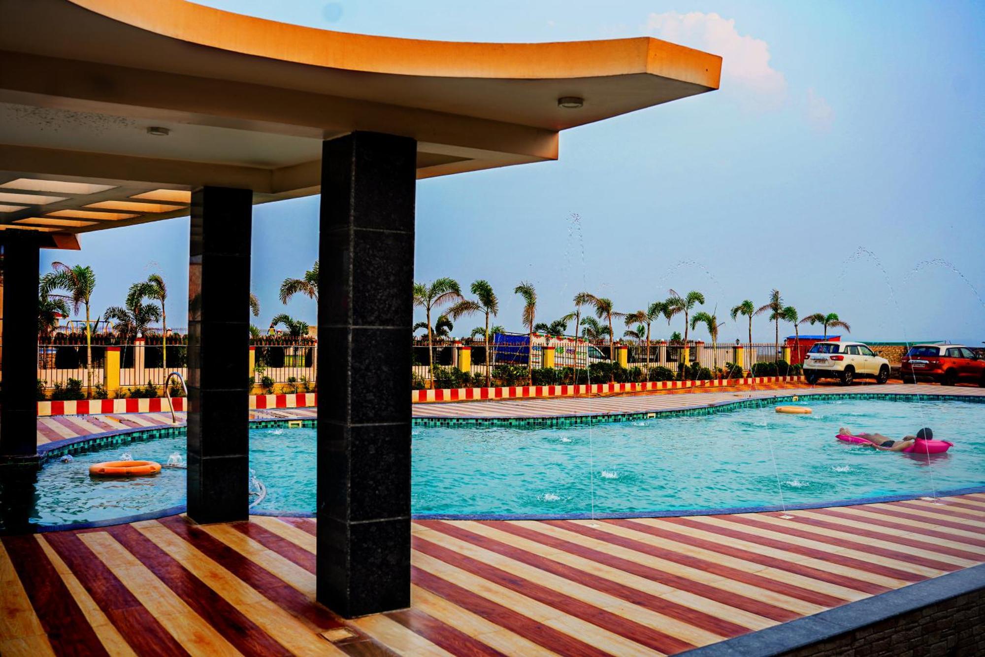 Prasant On Beach Resort !! Lift - Wifi -Restaurant-Parking Facilities-Newly Decorated Room !! Mandarmani Esterno foto