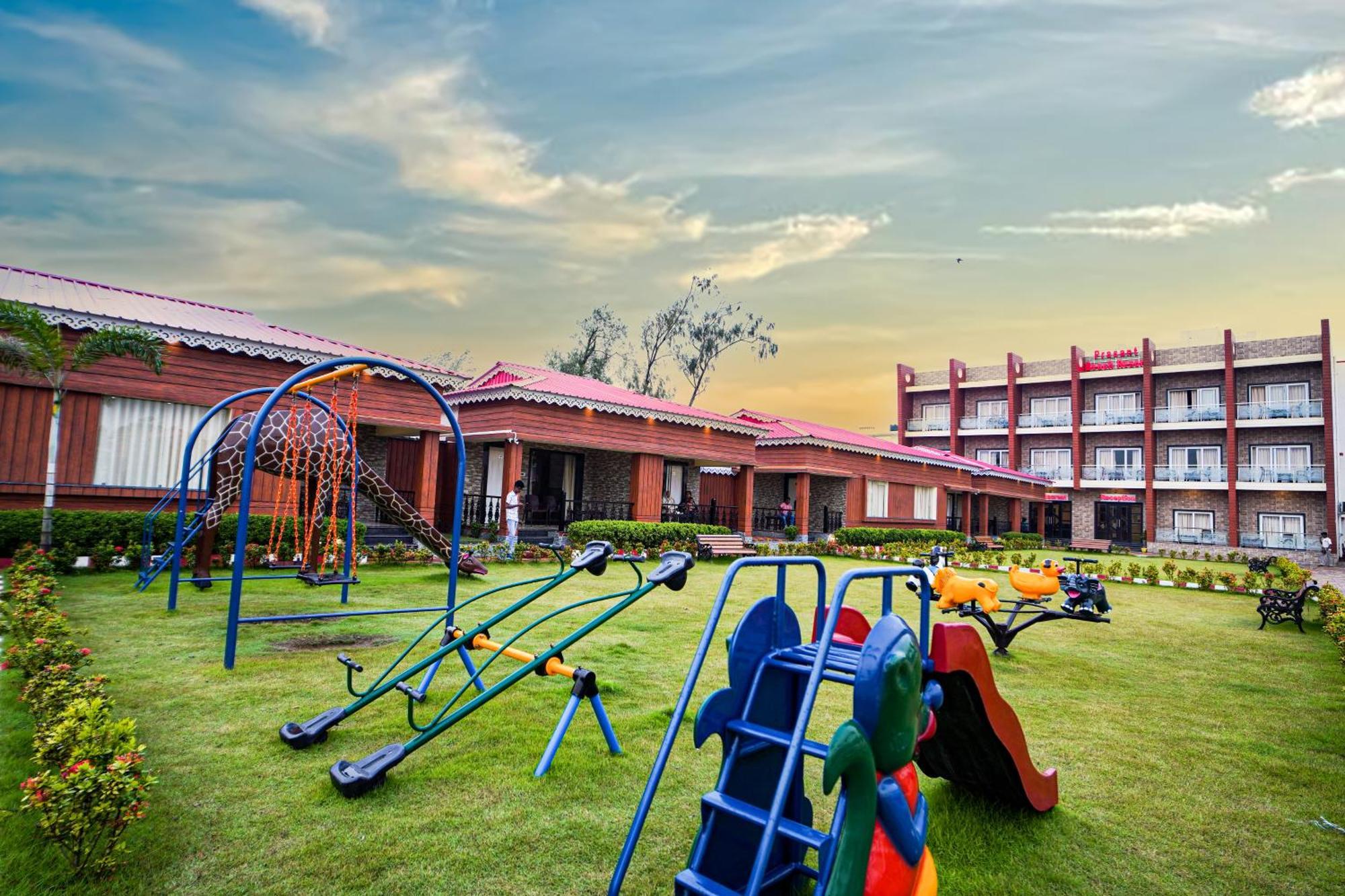 Prasant On Beach Resort !! Lift - Wifi -Restaurant-Parking Facilities-Newly Decorated Room !! Mandarmani Esterno foto
