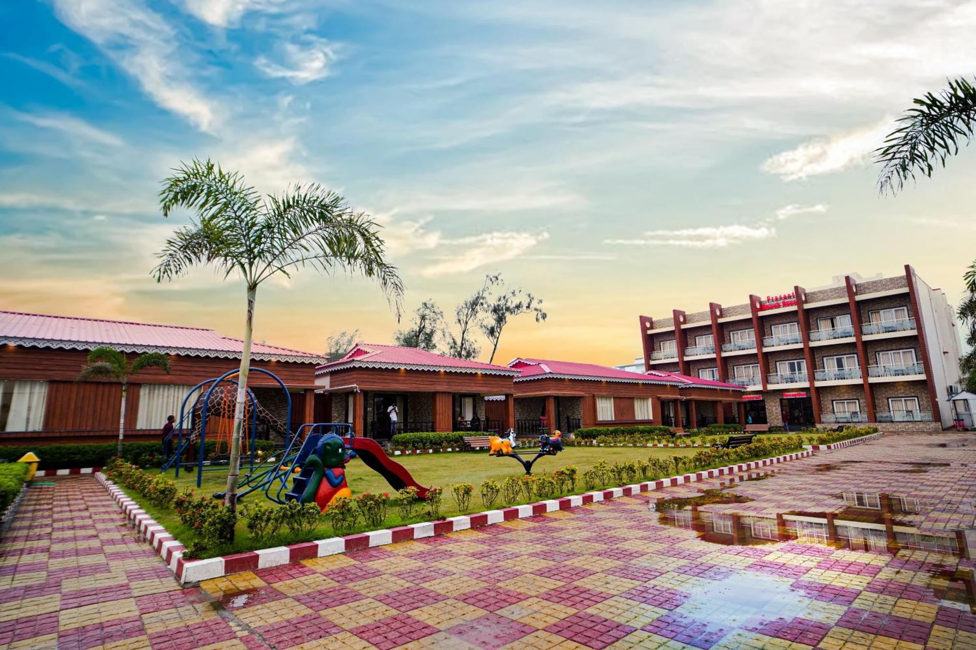 Prasant On Beach Resort !! Lift - Wifi -Restaurant-Parking Facilities-Newly Decorated Room !! Mandarmani Esterno foto