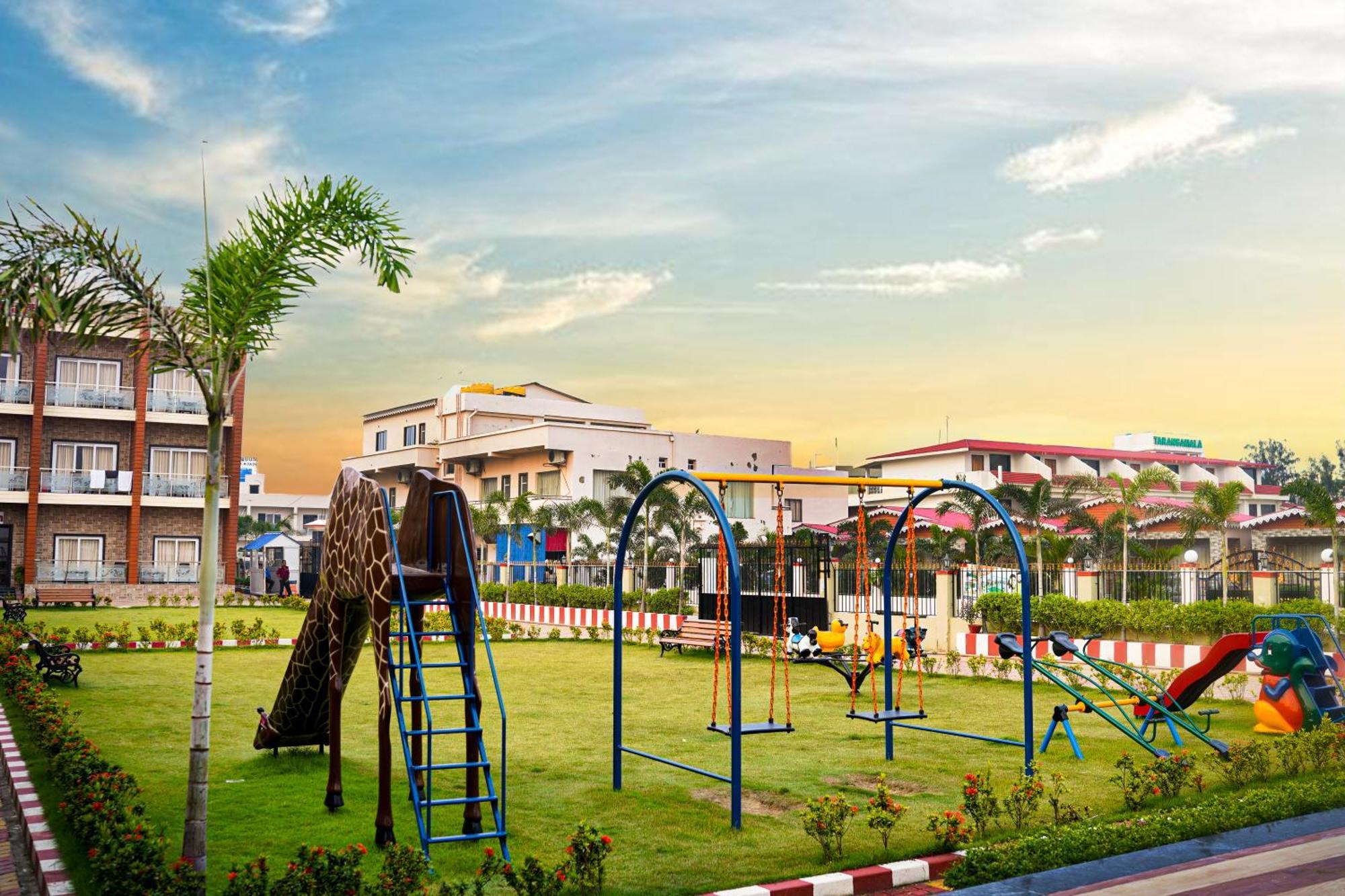 Prasant On Beach Resort !! Lift - Wifi -Restaurant-Parking Facilities-Newly Decorated Room !! Mandarmani Esterno foto