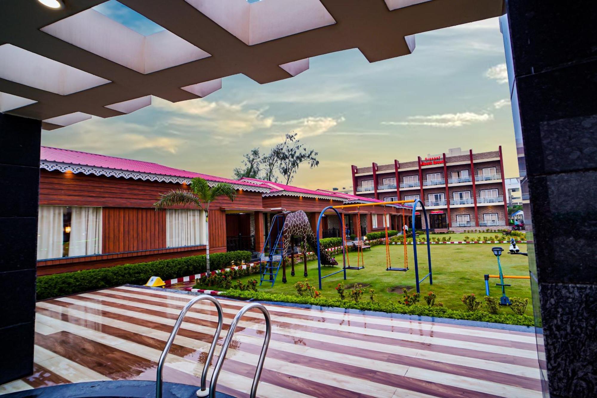 Prasant On Beach Resort !! Lift - Wifi -Restaurant-Parking Facilities-Newly Decorated Room !! Mandarmani Esterno foto