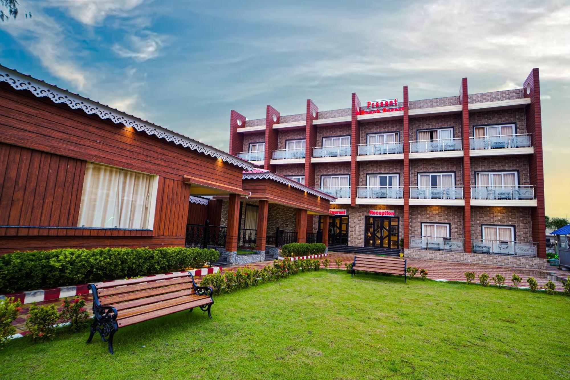 Prasant On Beach Resort !! Lift - Wifi -Restaurant-Parking Facilities-Newly Decorated Room !! Mandarmani Esterno foto