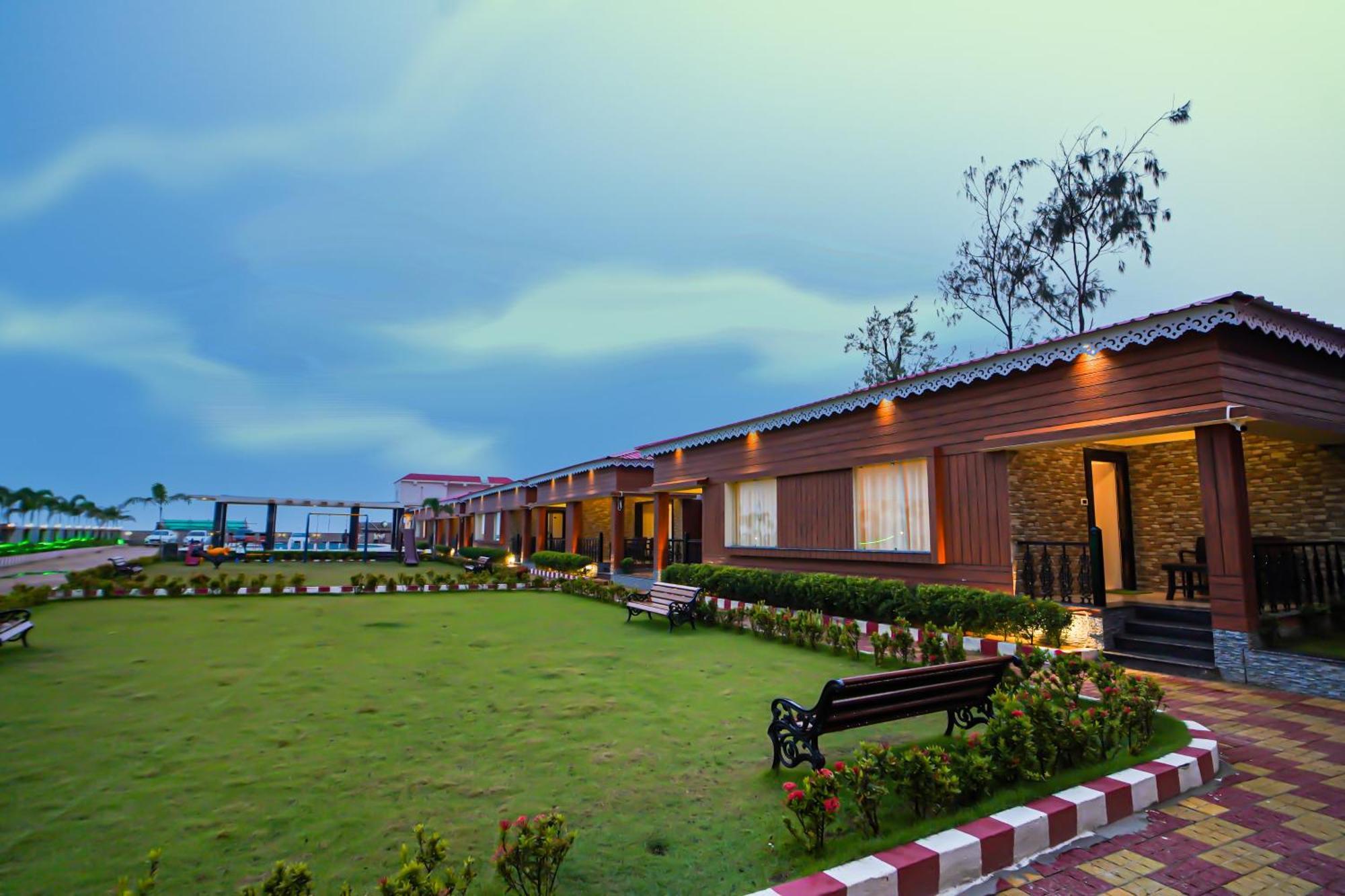 Prasant On Beach Resort !! Lift - Wifi -Restaurant-Parking Facilities-Newly Decorated Room !! Mandarmani Esterno foto