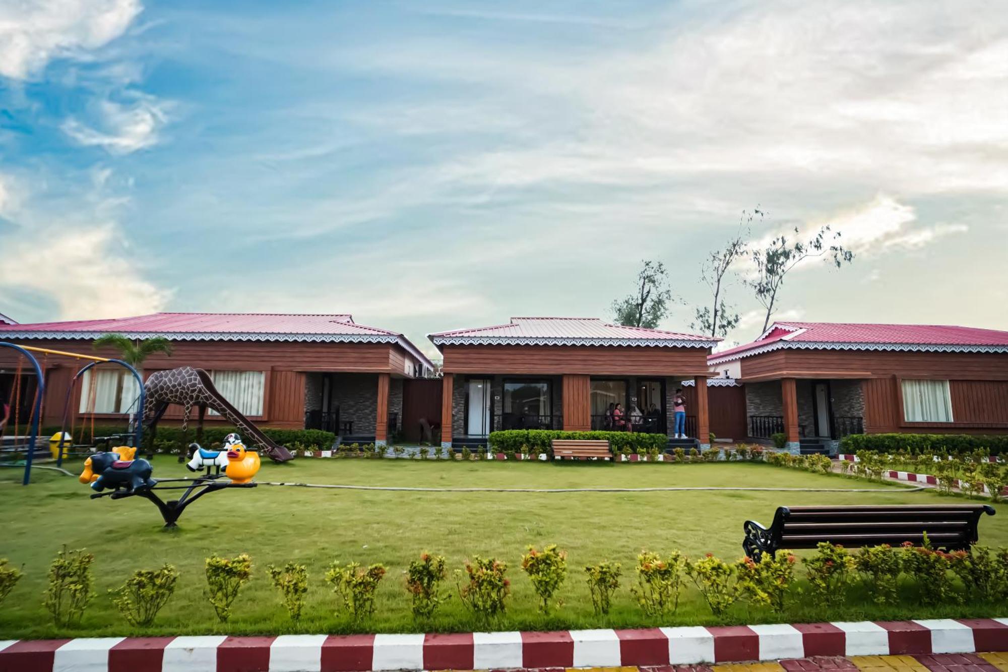 Prasant On Beach Resort !! Lift - Wifi -Restaurant-Parking Facilities-Newly Decorated Room !! Mandarmani Esterno foto