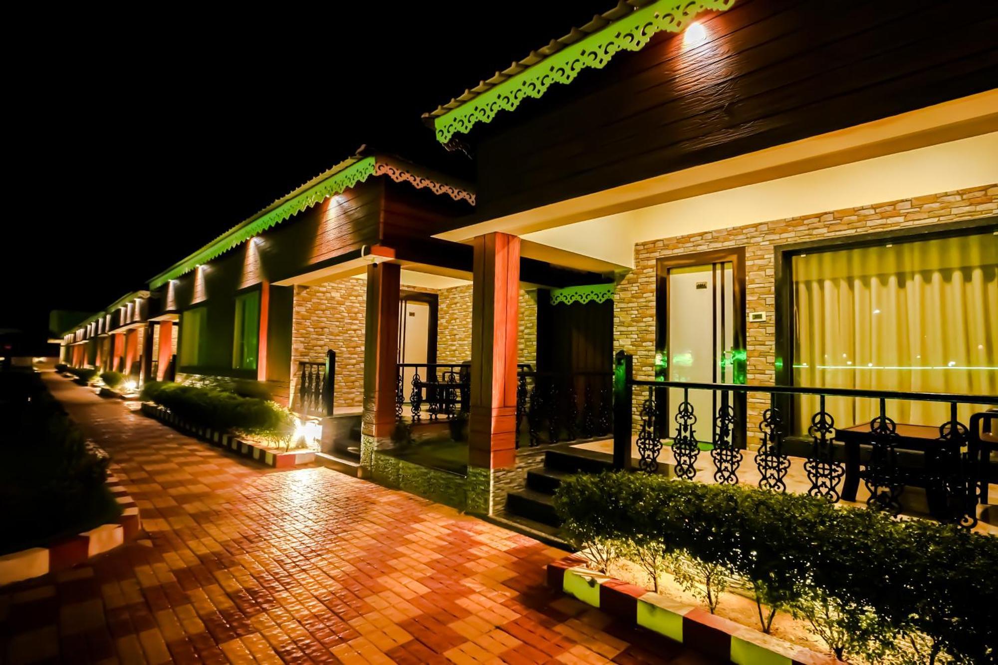Prasant On Beach Resort !! Lift - Wifi -Restaurant-Parking Facilities-Newly Decorated Room !! Mandarmani Esterno foto