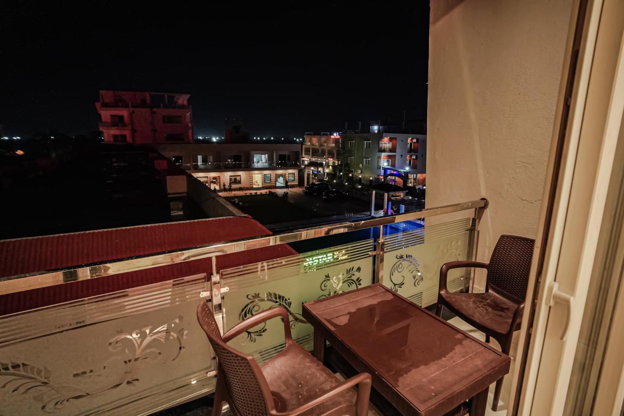 Prasant On Beach Resort !! Lift - Wifi -Restaurant-Parking Facilities-Newly Decorated Room !! Mandarmani Esterno foto