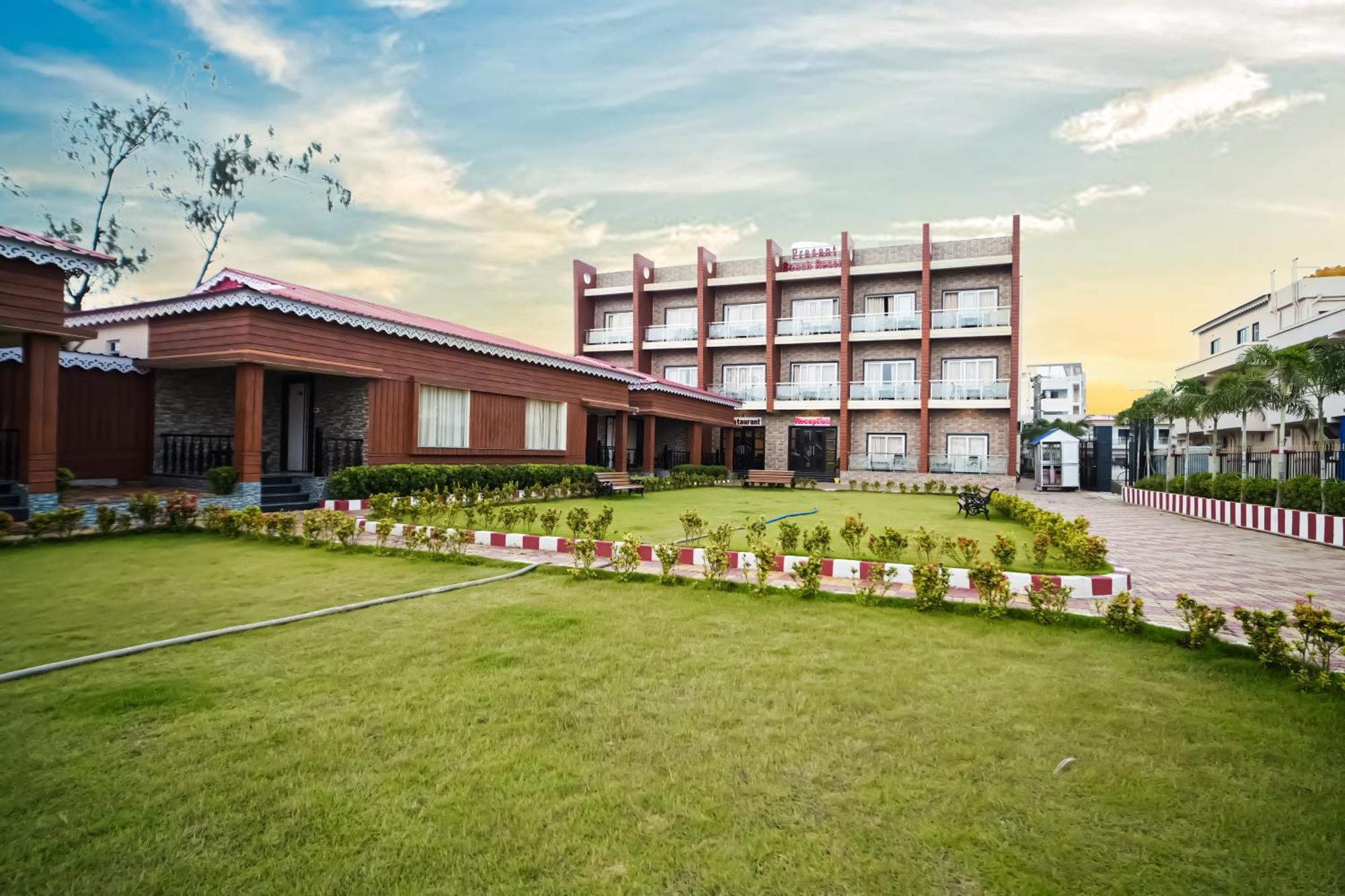 Prasant On Beach Resort !! Lift - Wifi -Restaurant-Parking Facilities-Newly Decorated Room !! Mandarmani Esterno foto